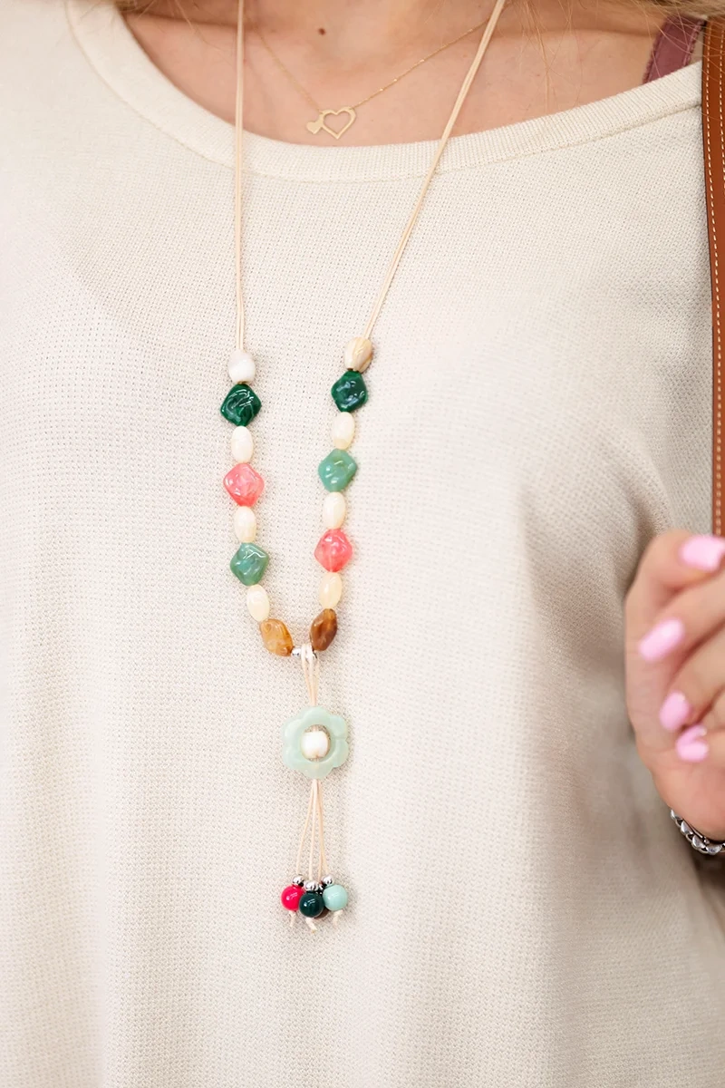 Kesi Włoski Blouse with necklace beige