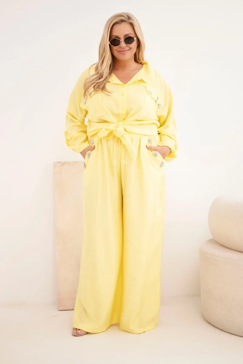 Kesi Plus Size dámsky set s košeľou a širokými nohavicami žltý