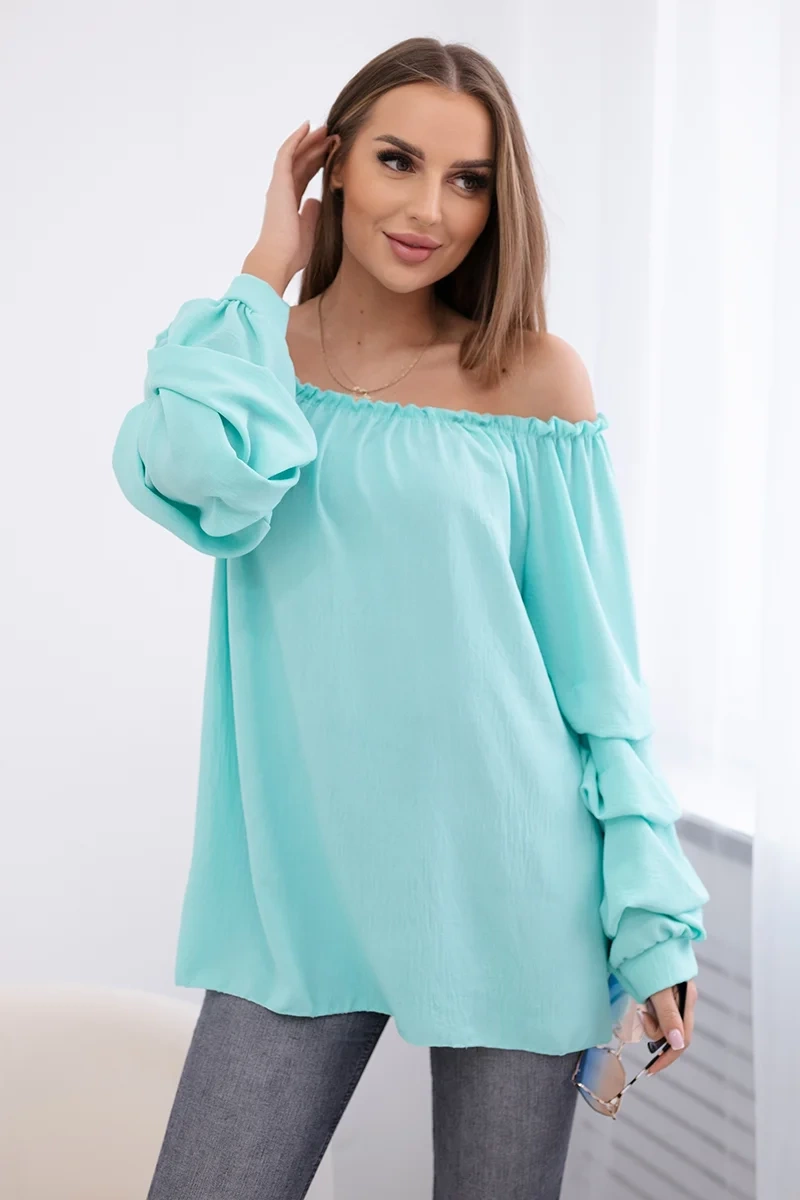 Spanish blouse with decorative mint sleeves