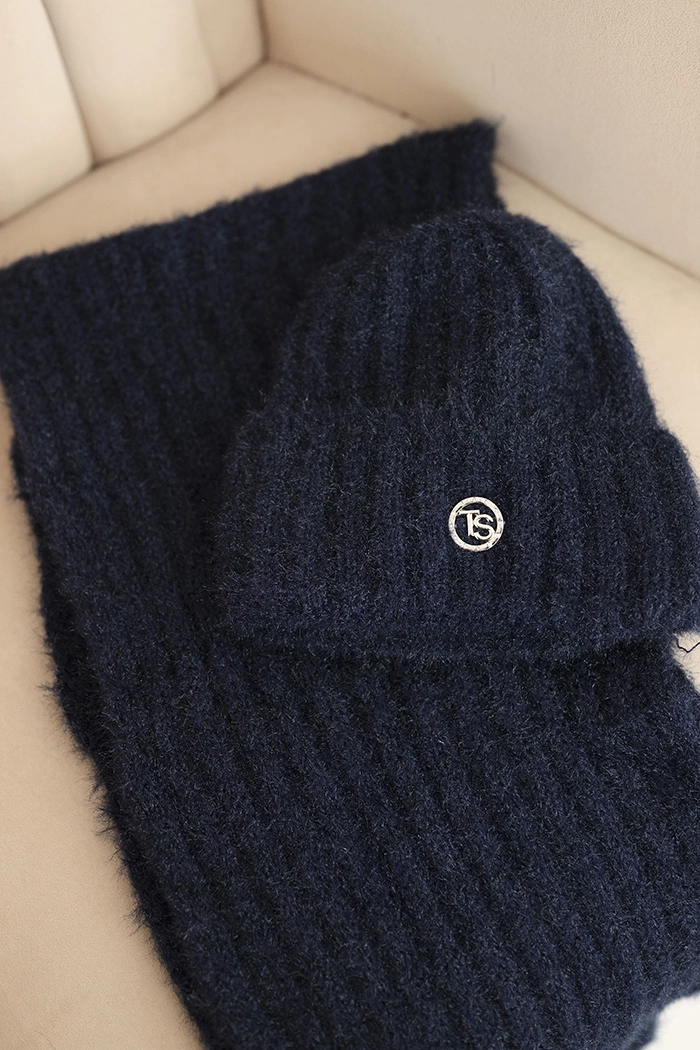 Kesi Women's set hat and long scarf made of soft yarn navy blue