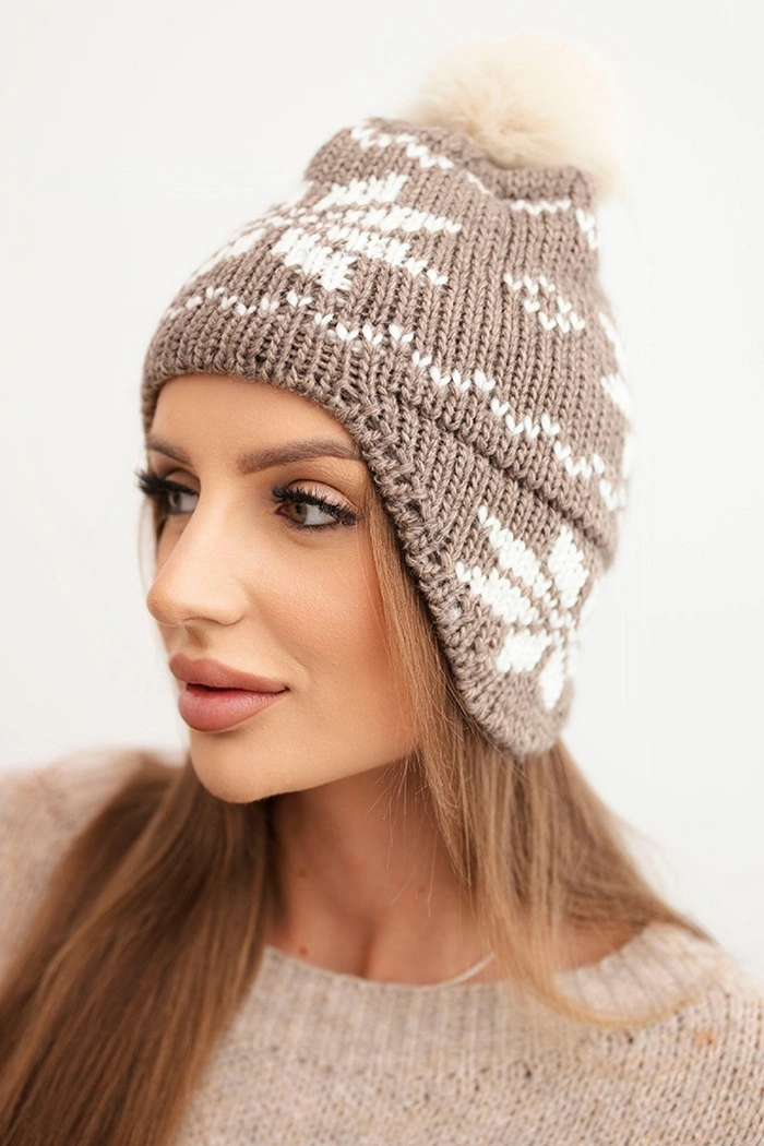 Dámska zimná čiapka so vzorom vločiek a brmbolcom