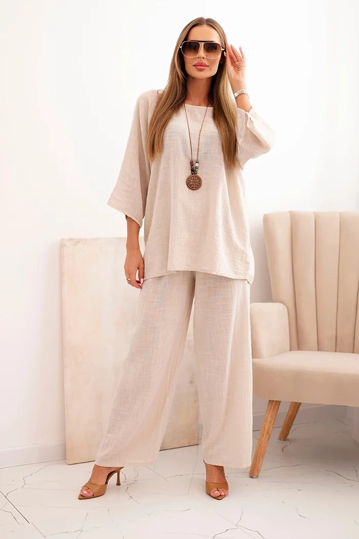 Kesi Włoski Women&#039;s set made of viscose blouse with necklace and trousers beige