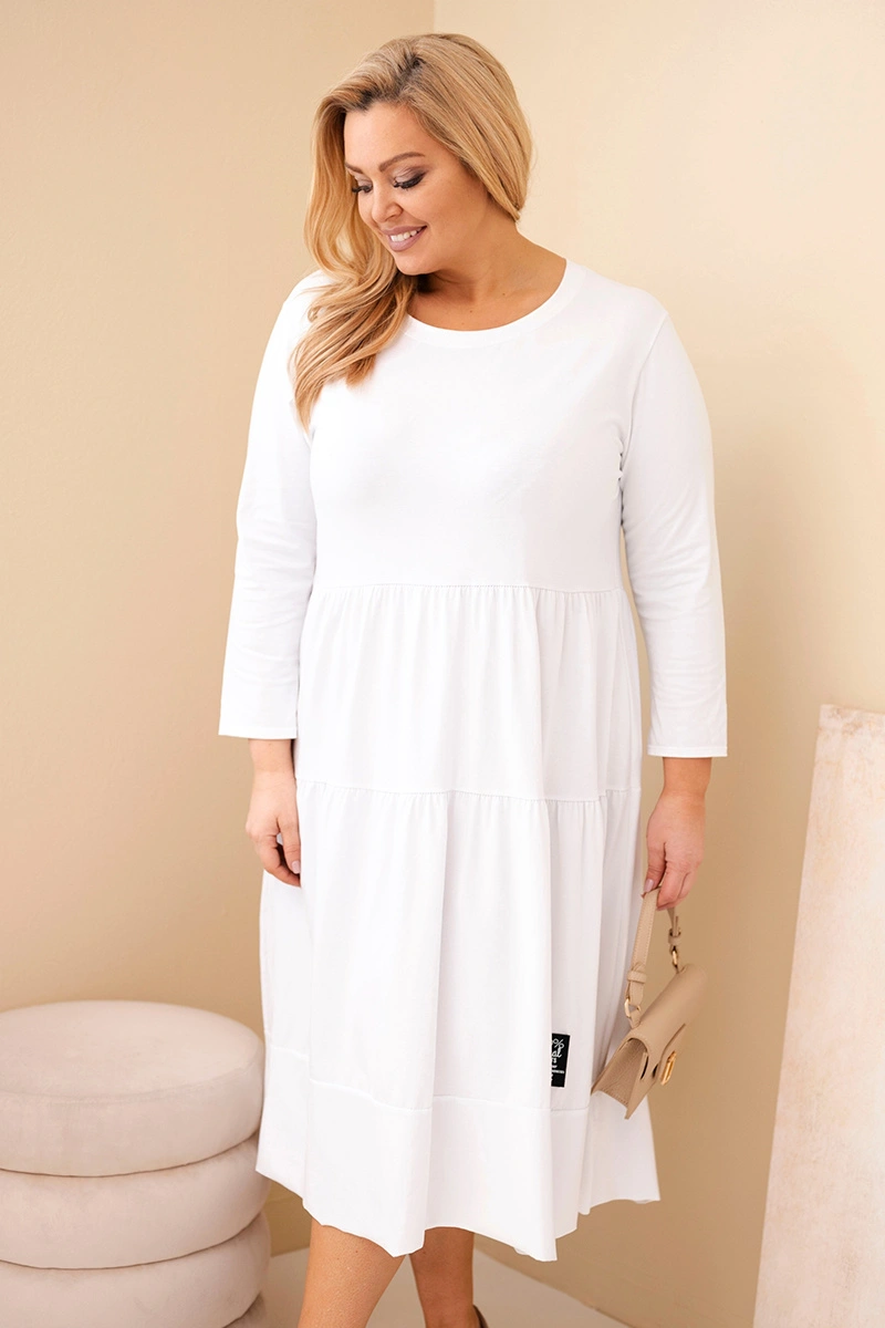 Plus size šaty s volány a ohrnutými rukávy