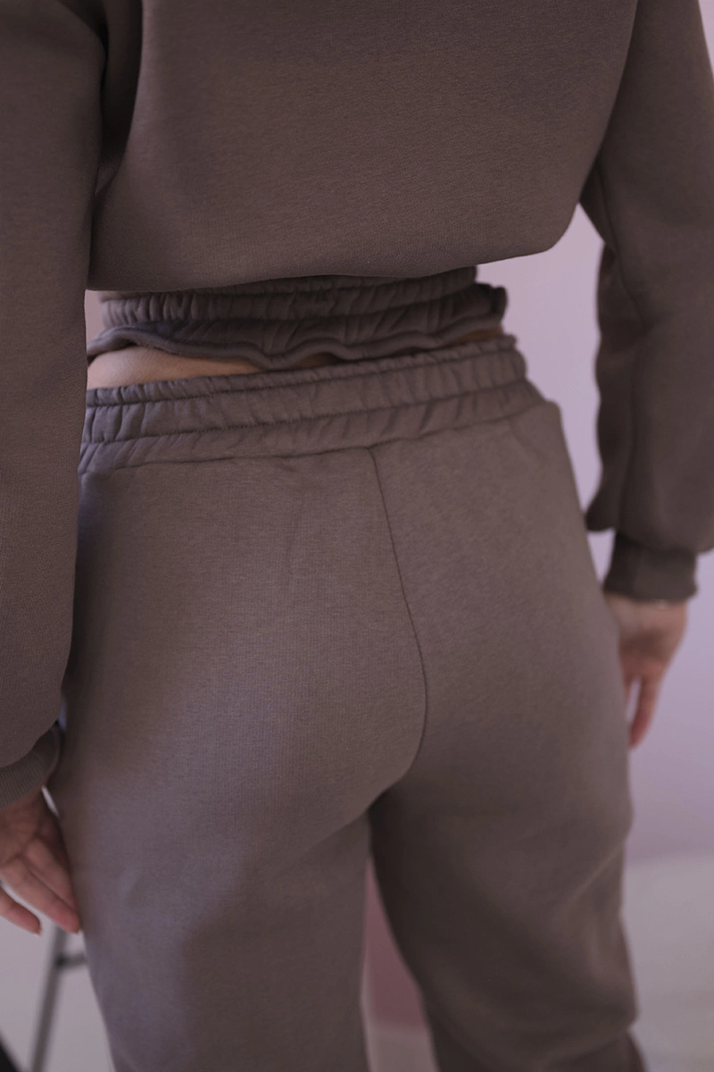 Insulated set with a short mocha sweatshirt