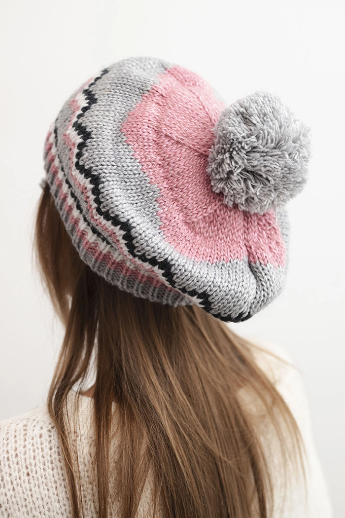 Dámska čiapka s brmbolcom Emma