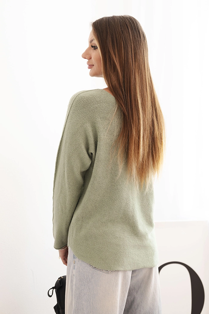 Kesi Włoski Women's viscose sweater with long sleeves and a round neckline light khaki