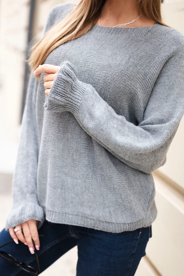 Kesi Włoski Women's mohair sweater with ruched sleeves and a back cutout gray