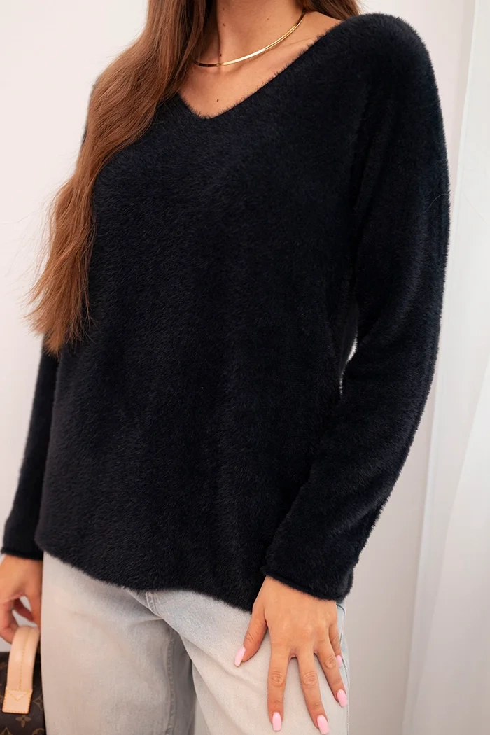 Kesi Włoski Women's sweater made of soft knit with a V-neck black