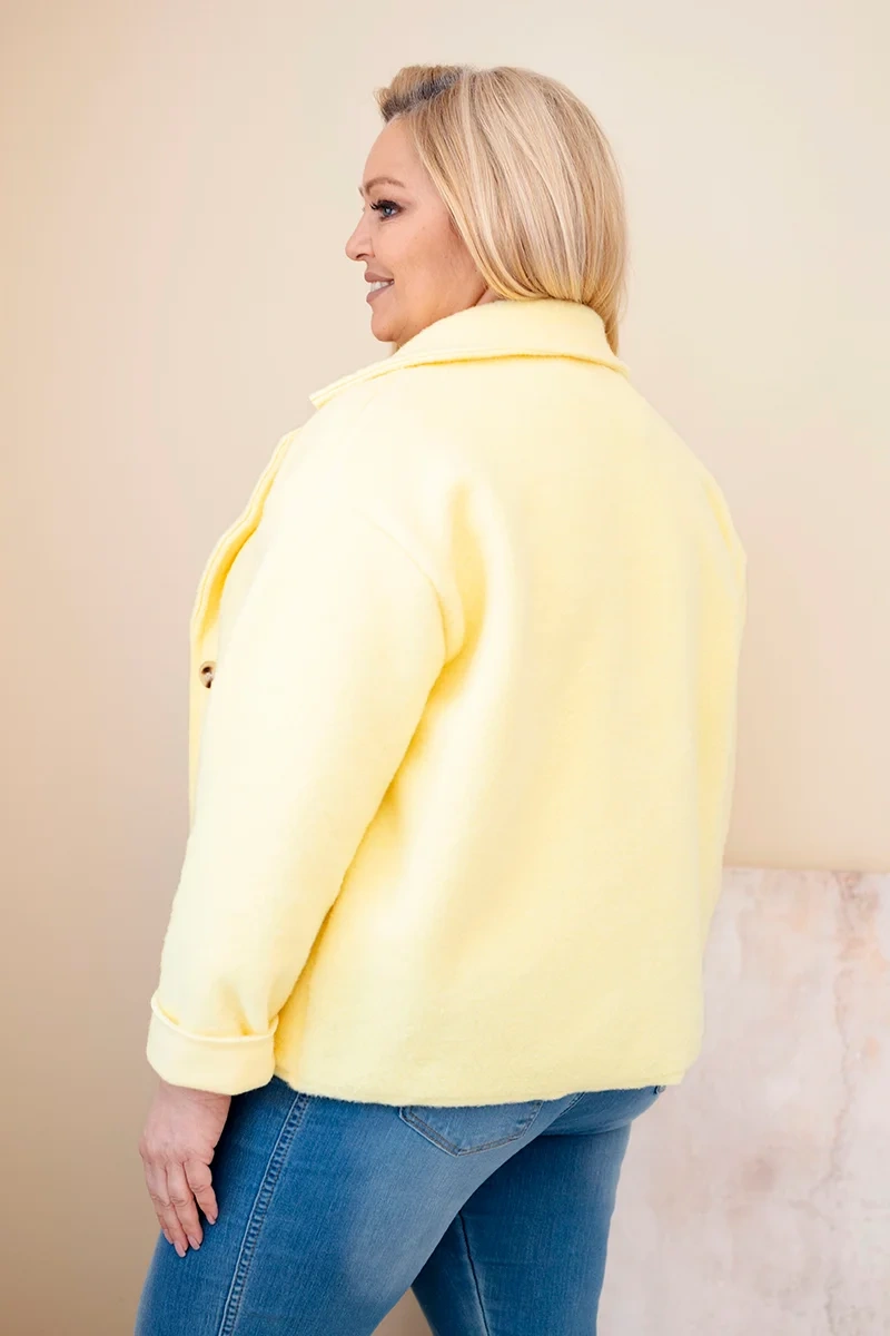 Žlutá plus size bunda s kapsami
