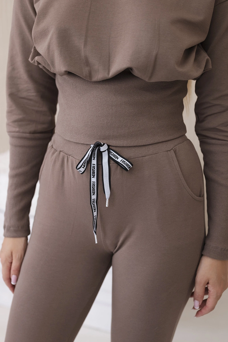 Set with wide mocha cuffs
