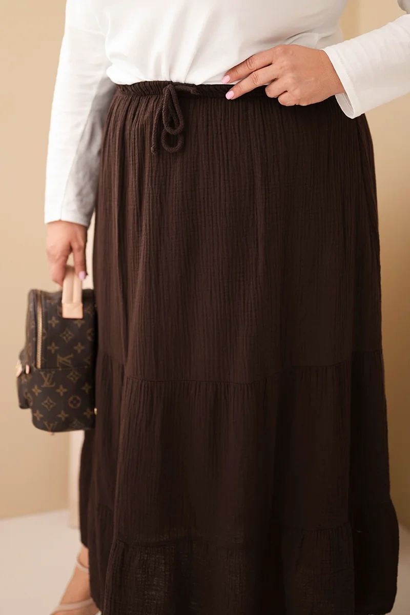 Plus size mušelínová sukňa s volánom hnedá