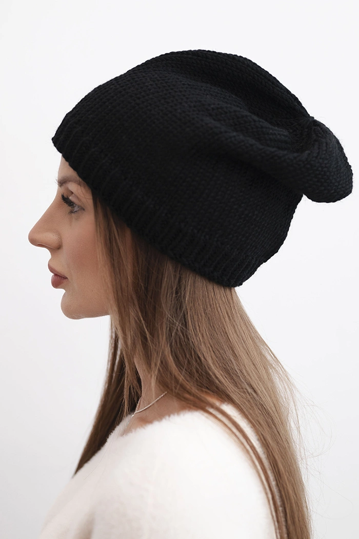 Дамска зимна шапка Kesi с уши и оребрен модел