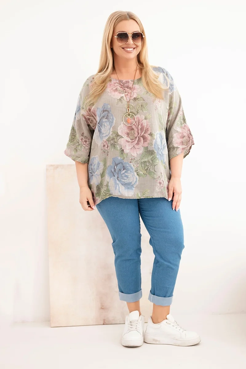 Dámska blúzka Kesi plus-size s krátkymi rukávmi a kvetinovým vzorom