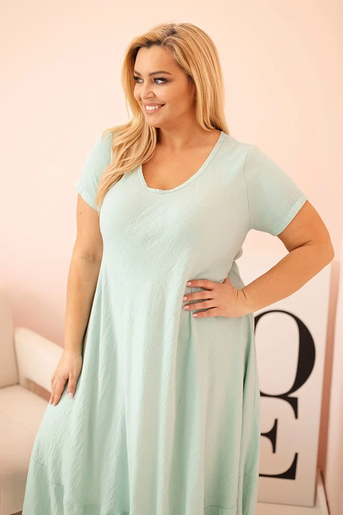 Kesi Włoski Dámske šaty plus size s krátkym rukávom a volánom z ľahkej viskózy mätová