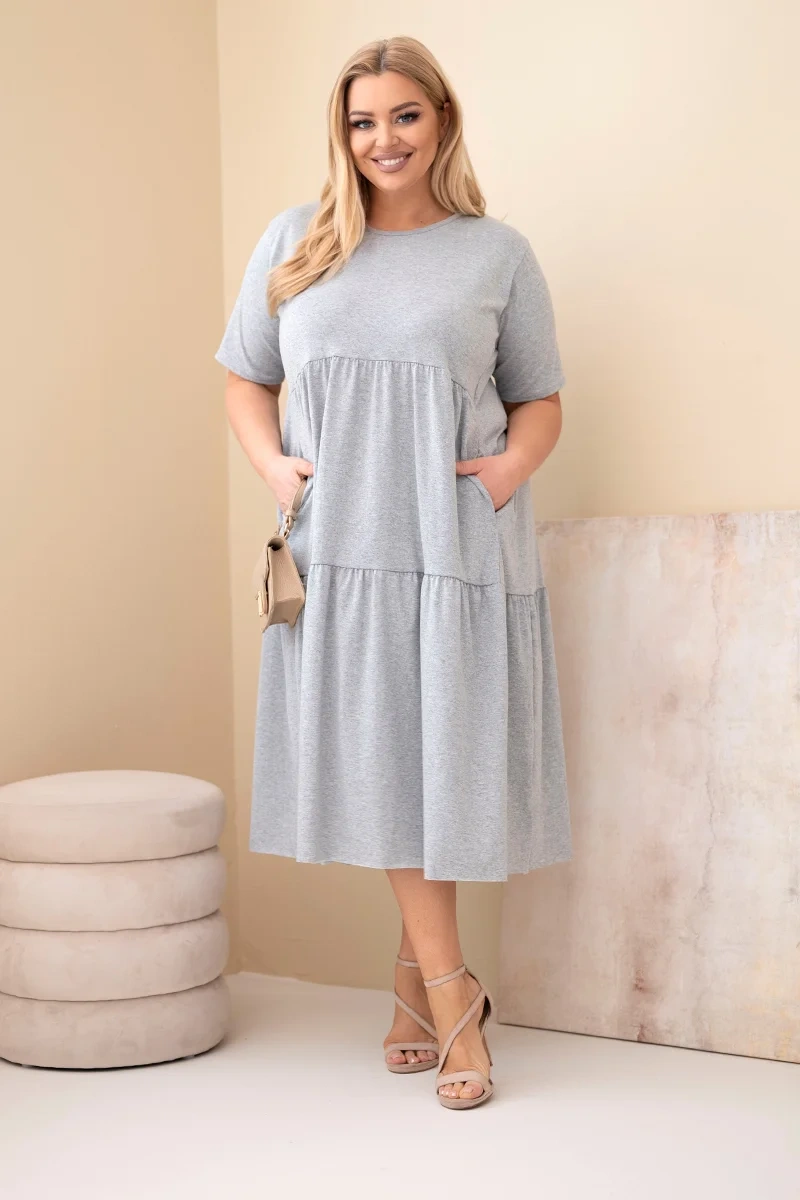 Plus size bavlnené šaty s volánom sivé