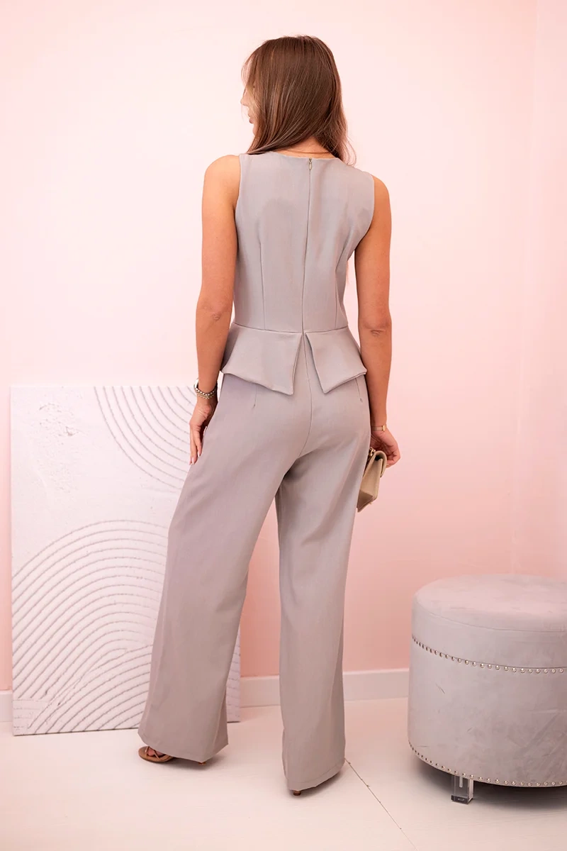 Kesi Włoski Women&#039;s sleeveless jumpsuit with wide leg and decorative buttons dark beige