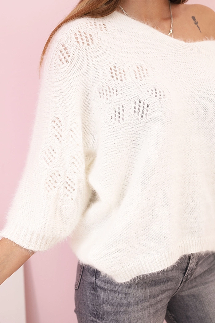 Kesi Włoski Loose-fitting women's mohair sweater with a V-neck ecru