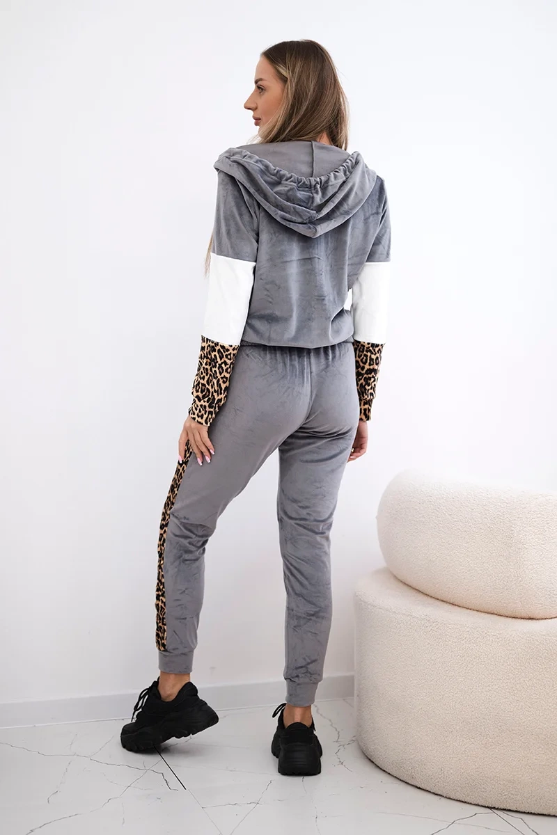 Velour set with a gray leopard print