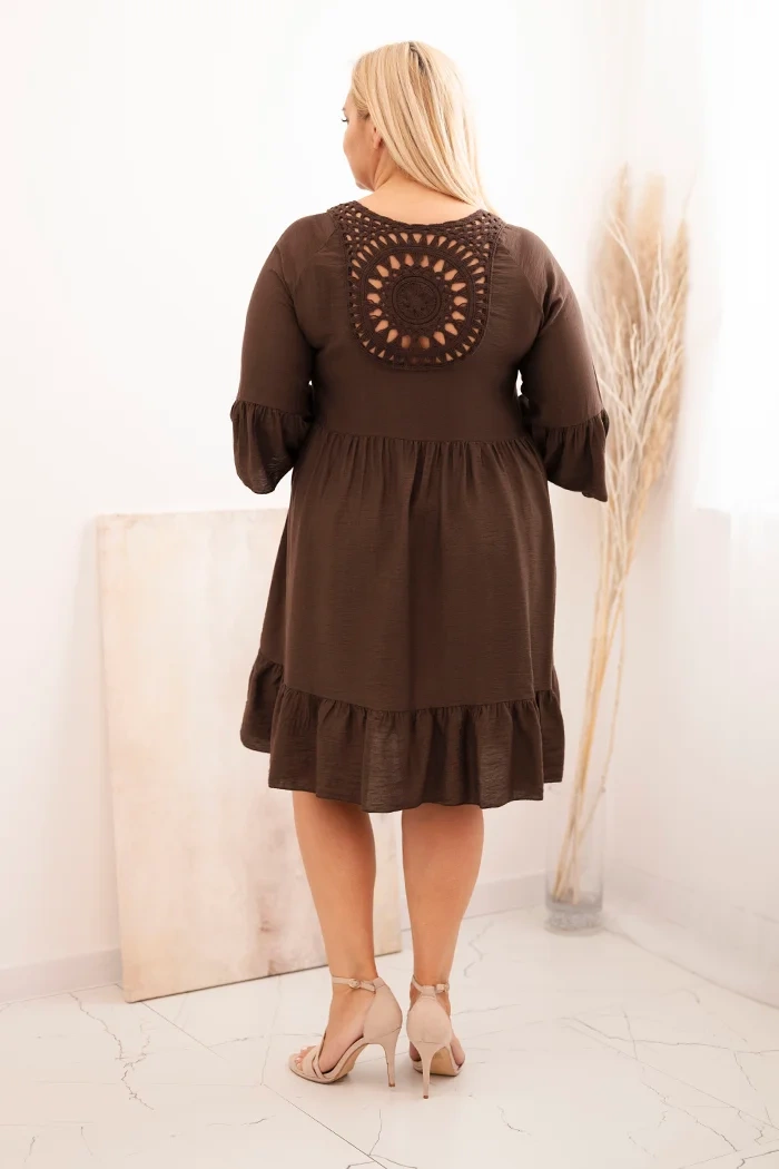 Kesi Włoski Dámske viskózové šaty Plus Size s ažúrovou ozdobou hnedá
