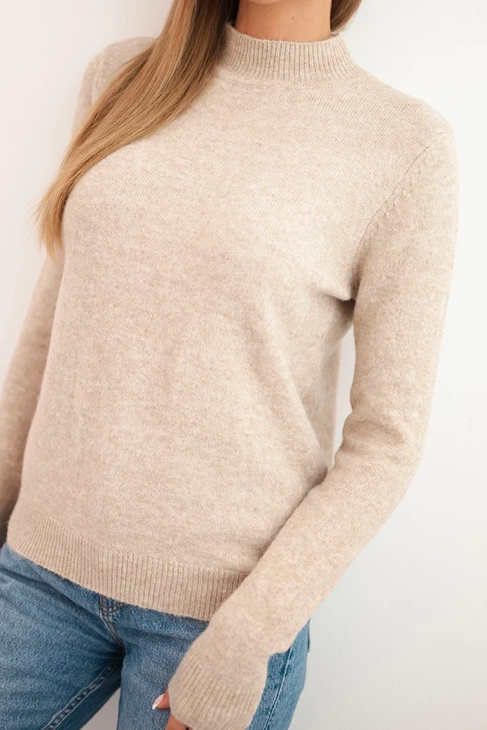 Kesi Włoski Women's sweater with a mock turtleneck made of soft knit dark beige