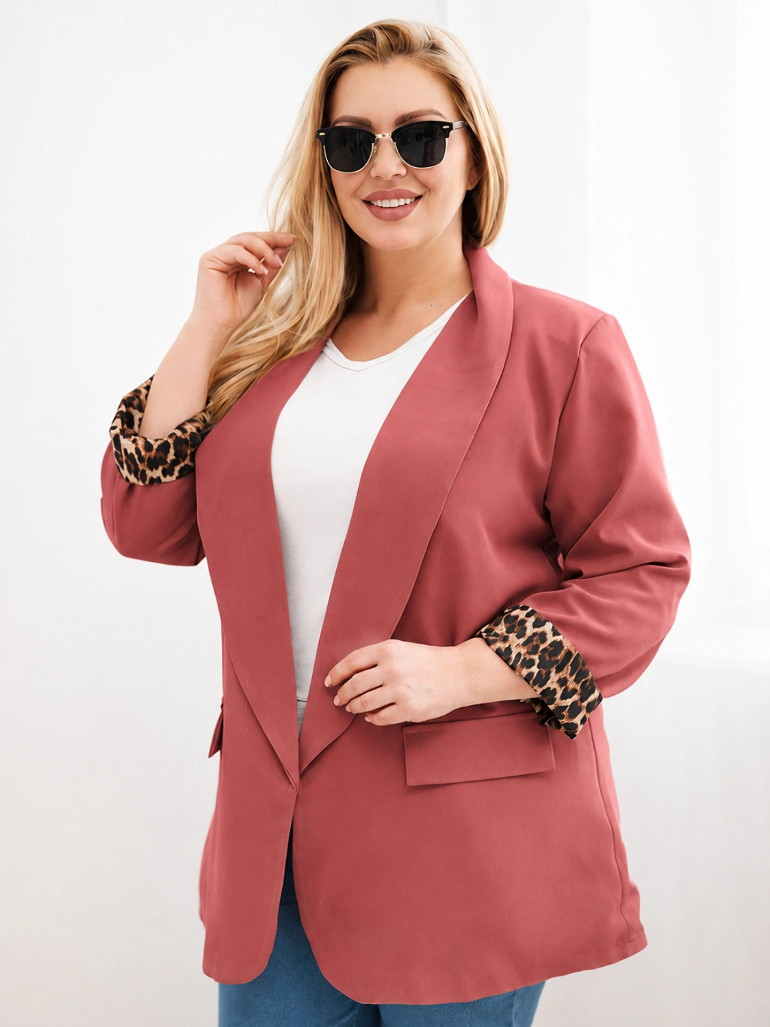 Dámsky plus size sako s leopardím motívom