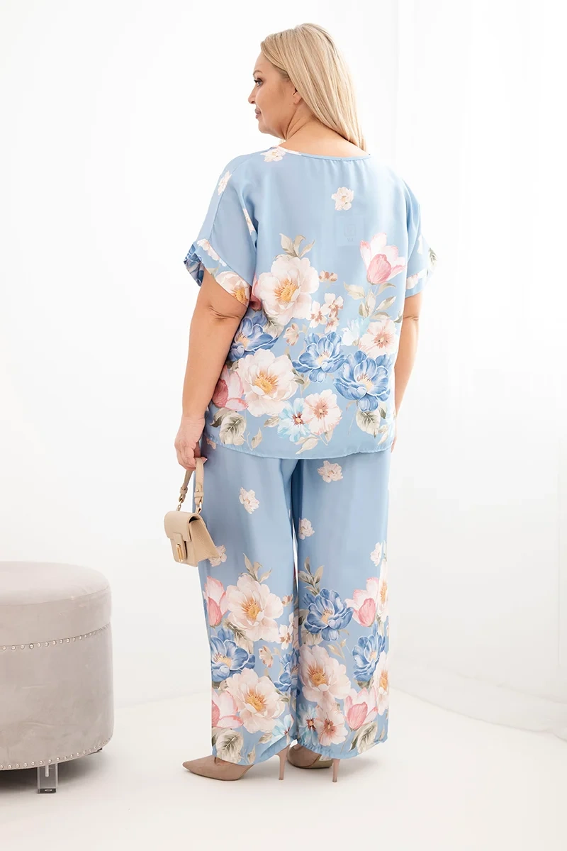 Kesi Włoski dámsky plus size komplet s blúzkou a kvetinovými nohavicami