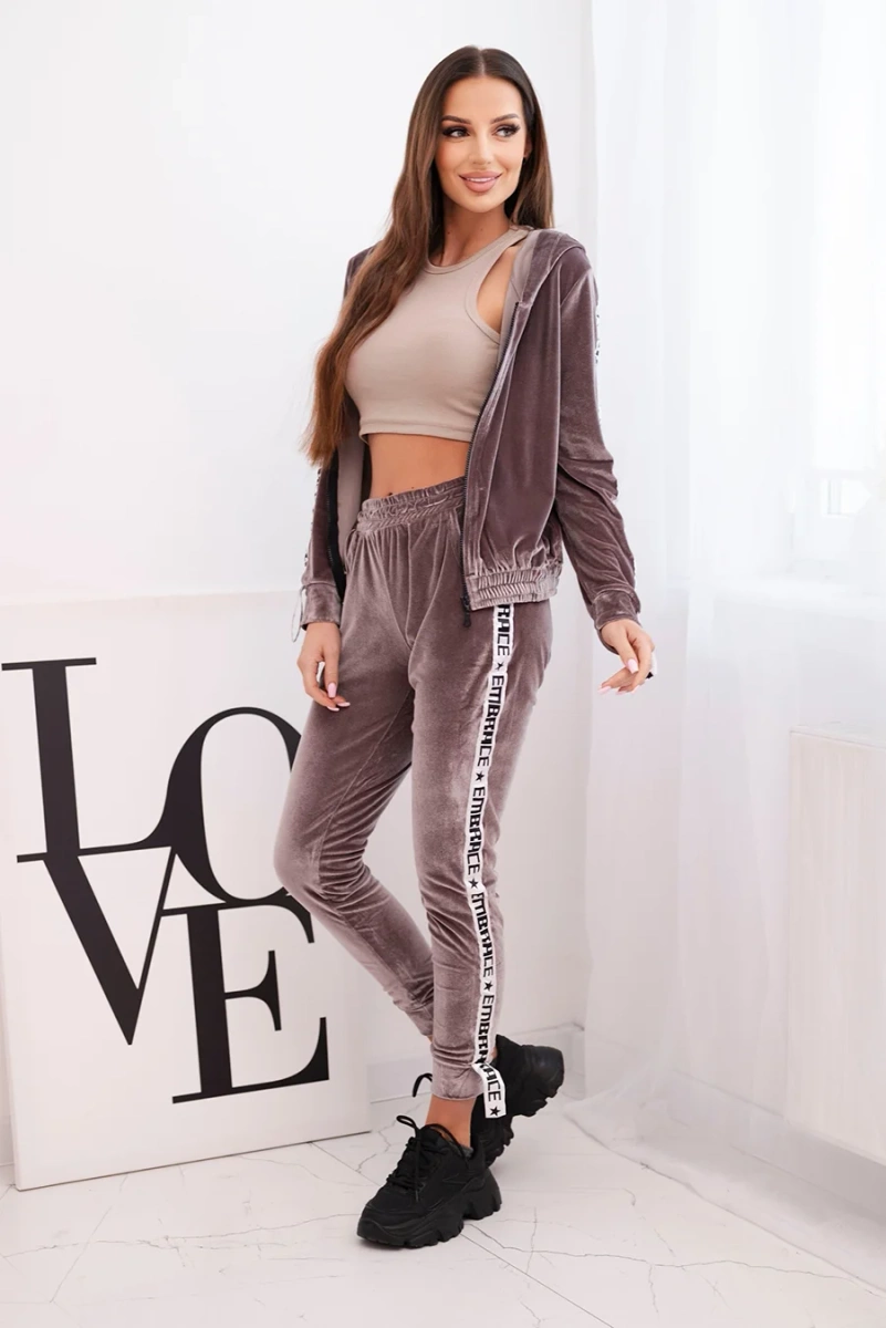 Kesi velúrová súprava s ozdobnými pásikmi sivá