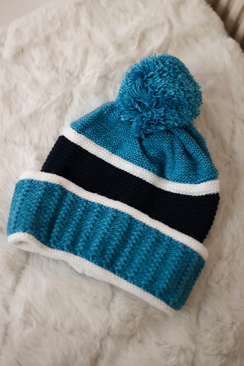 Women&#039;s cap Kinga K297 turquoise + navy blue