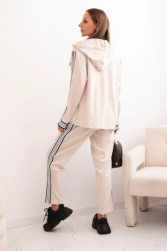 Kesi Włoski Women's set with viscose, featuring piping and a sports jacket beige