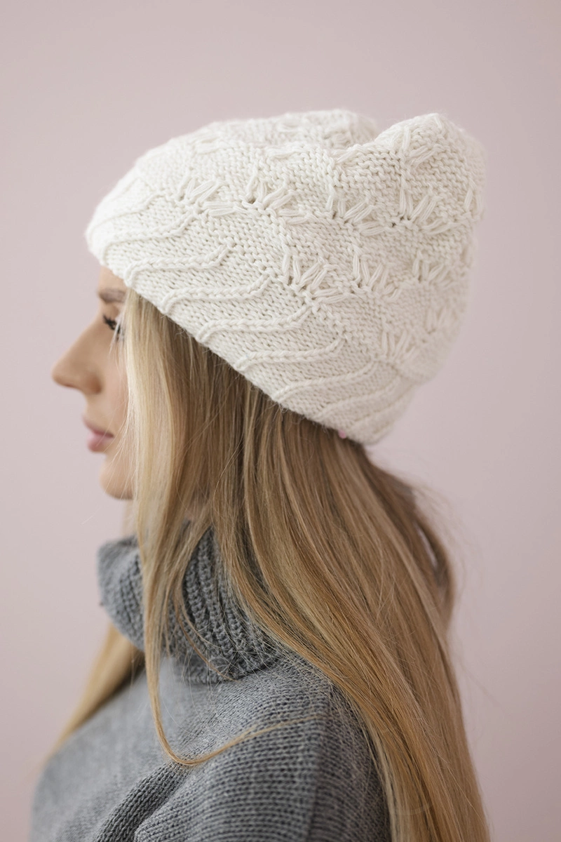 Women&#039;s cap Dagmara K332 ecru