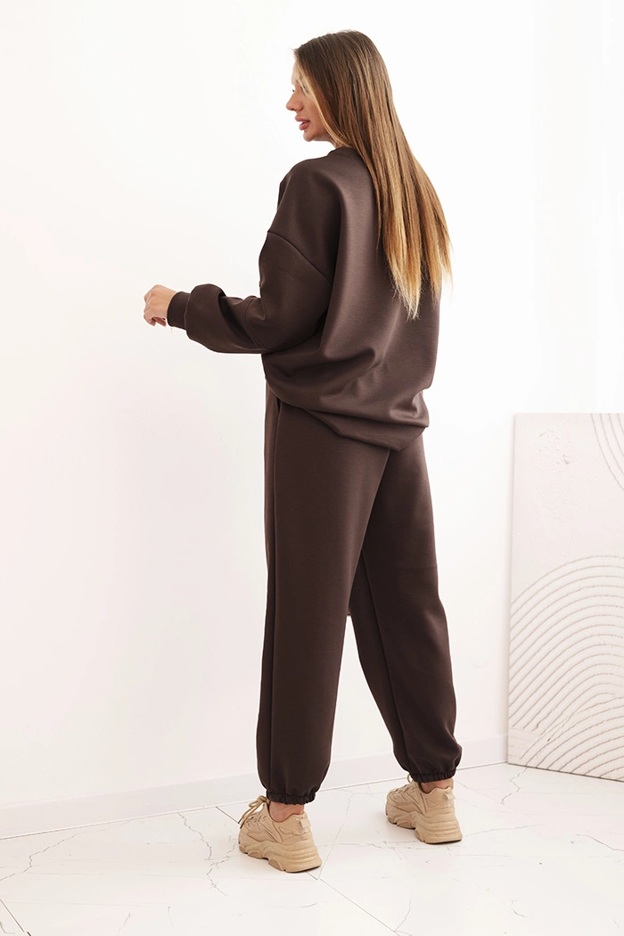 Kesi Włoski Ladies&#039; set with a loose sweatshirt and pants with the inscription LOVE brown