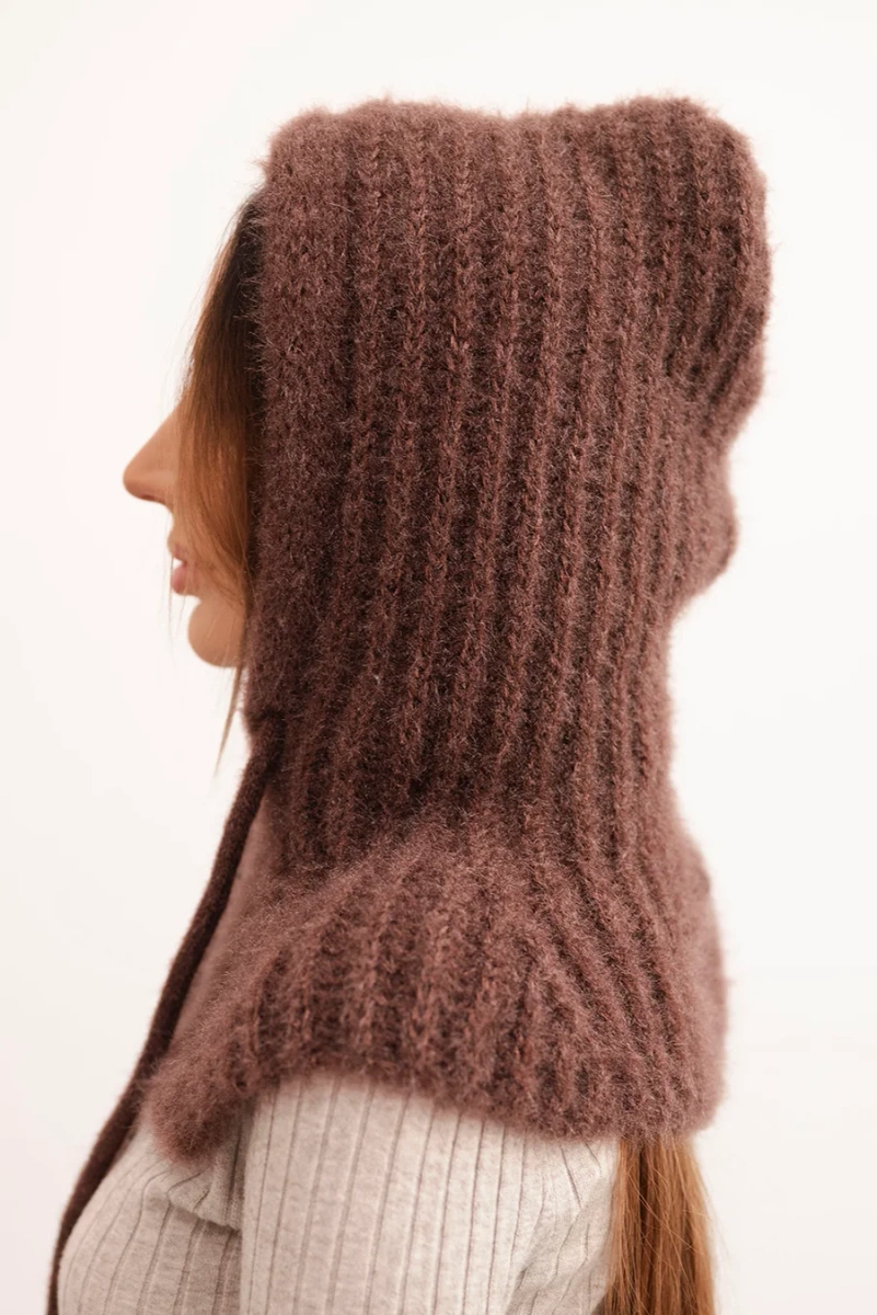 Polski Women&#039;s hooded cap with a delicate weave and drawstrings brown