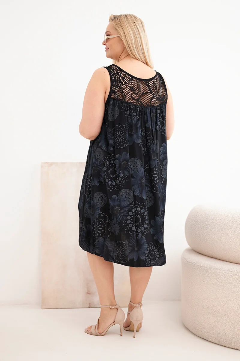 Plus size šaty Kesi s čipkovaným výstrihom