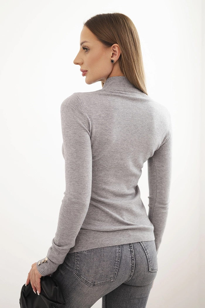 Kesi Włoski Women's viscose sweater with a collar and decorative buttons on the sleeves gray
