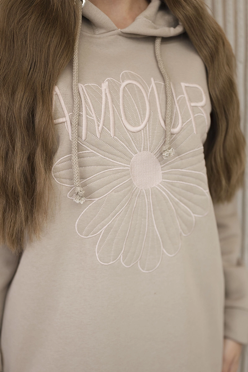 Long insulated dress with light beige embroidery