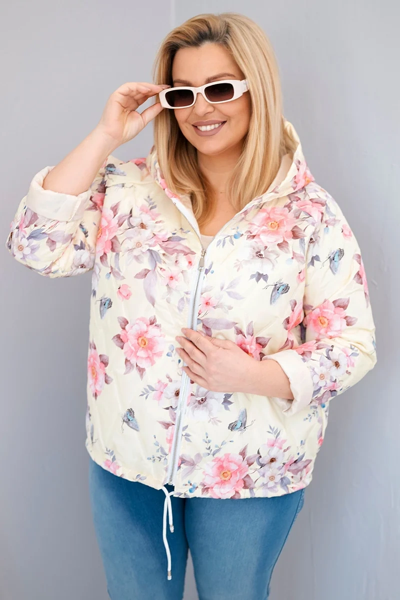 Ватирано яке с качулка и флорален принт Kesi Plus Size