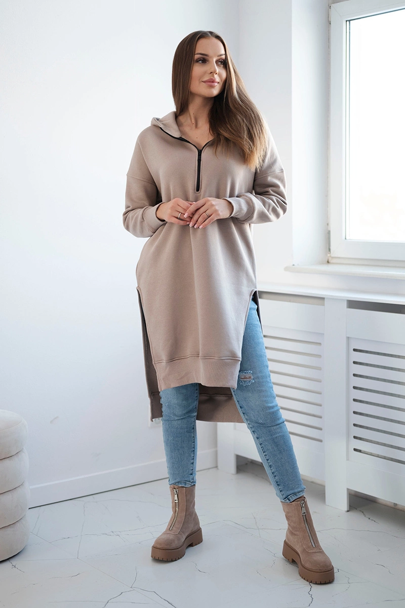 Insulated sweatshirt with side slits beige