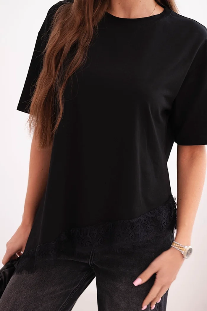 Kesi Włoski Women's asymmetrical cotton blouse with lace at the bottom black