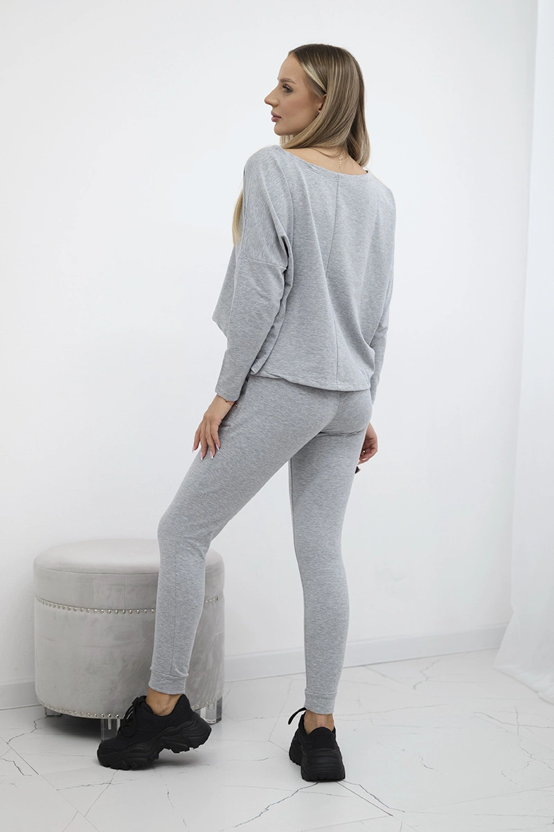 Set with an oversized blouse in gray color