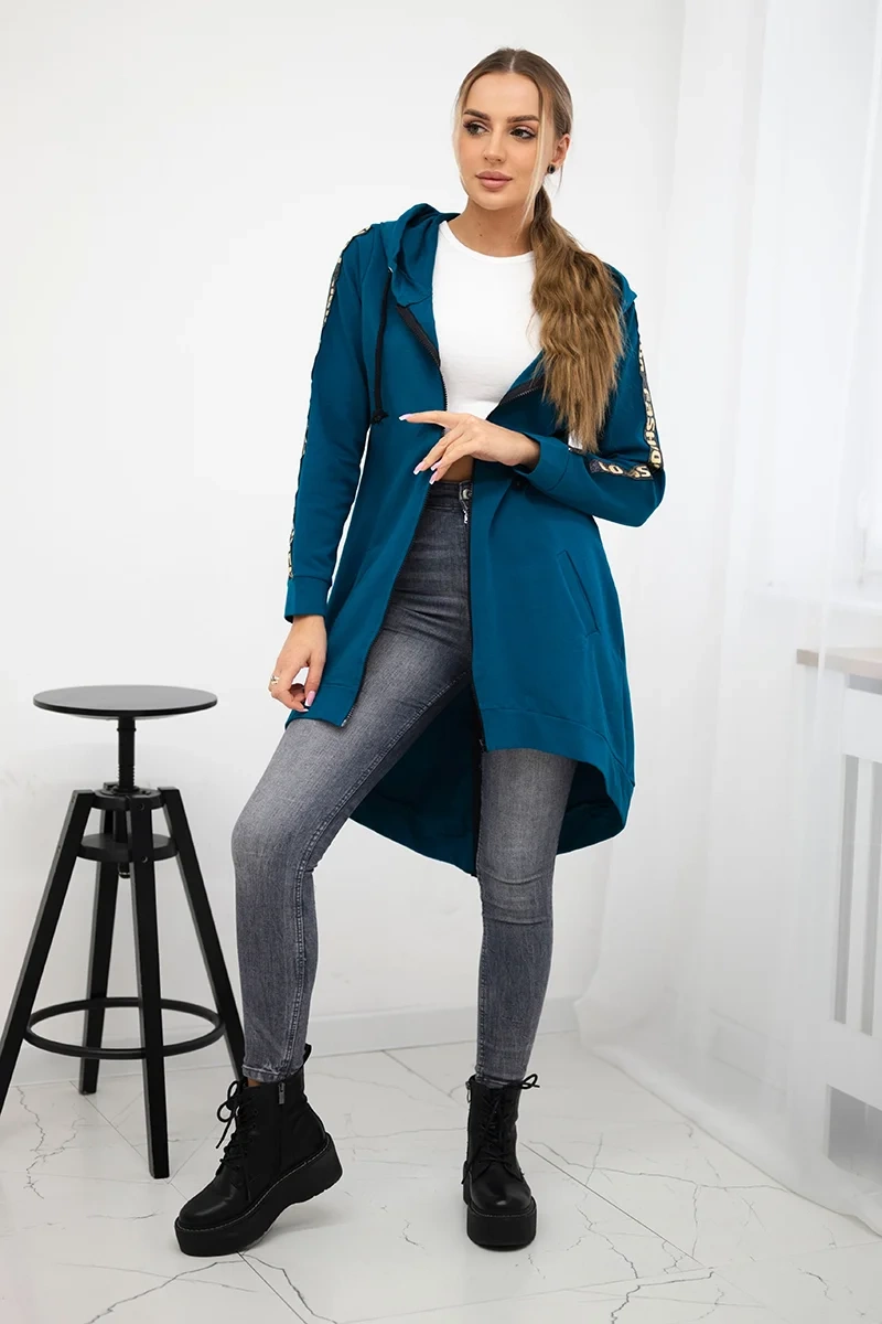 Zip-up hoodie at the back maritime