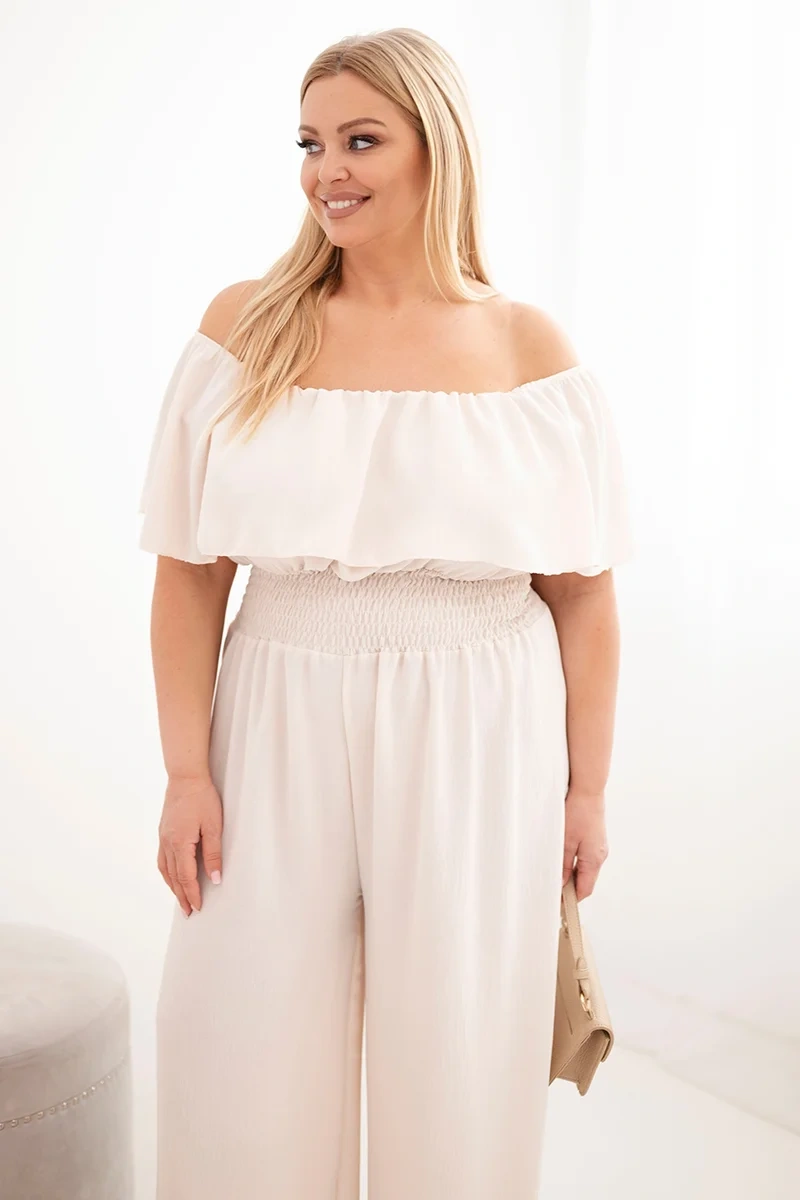 Plus-size overal s odhalenými rameny a volánem