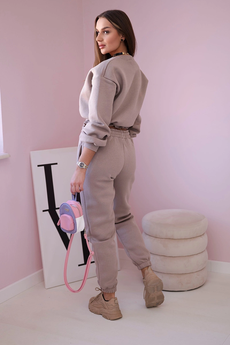 Insulated set with a short sweatshirt in dark beige color