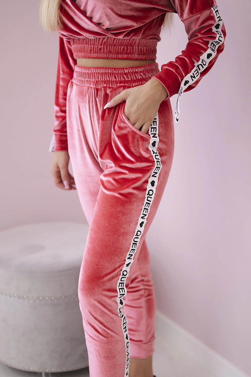 Velour set with Queen raspberry inscription