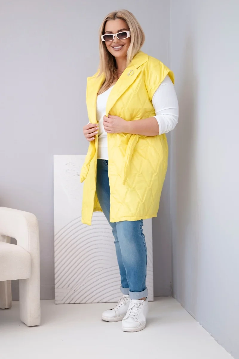 Žltá prešívaná vesta Kesi Plus Size s opaskom