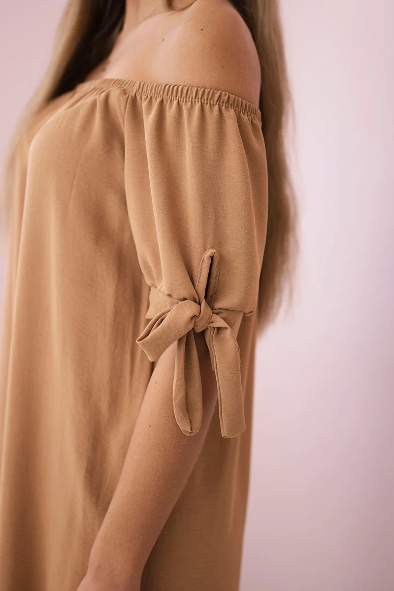 Kesi Włoski Dress tied on the sleeves light camel