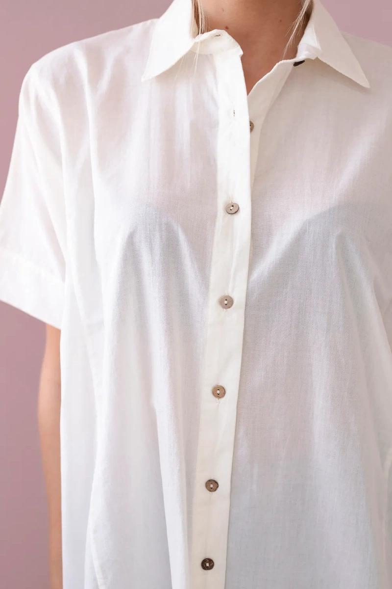 Cotton ecru shirt with short sleeves
