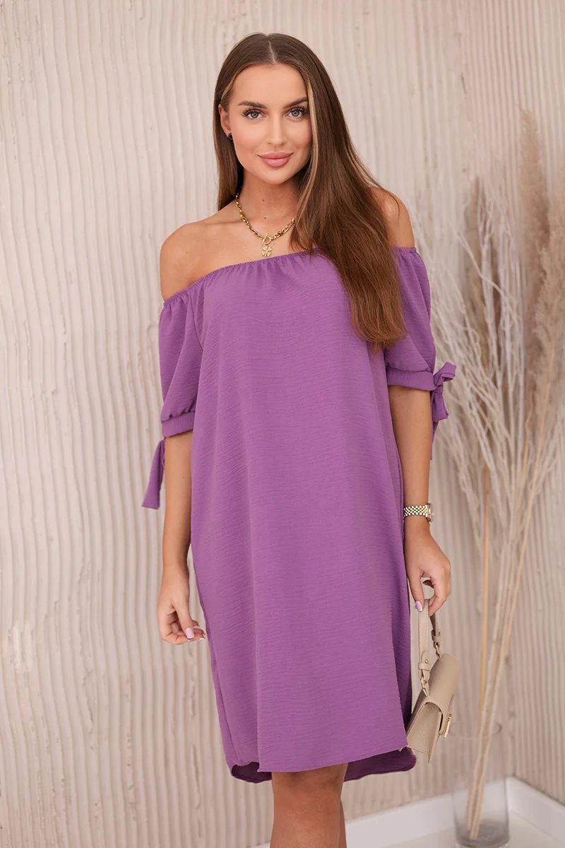 Dress with a longer back and ties on the sleeves plum