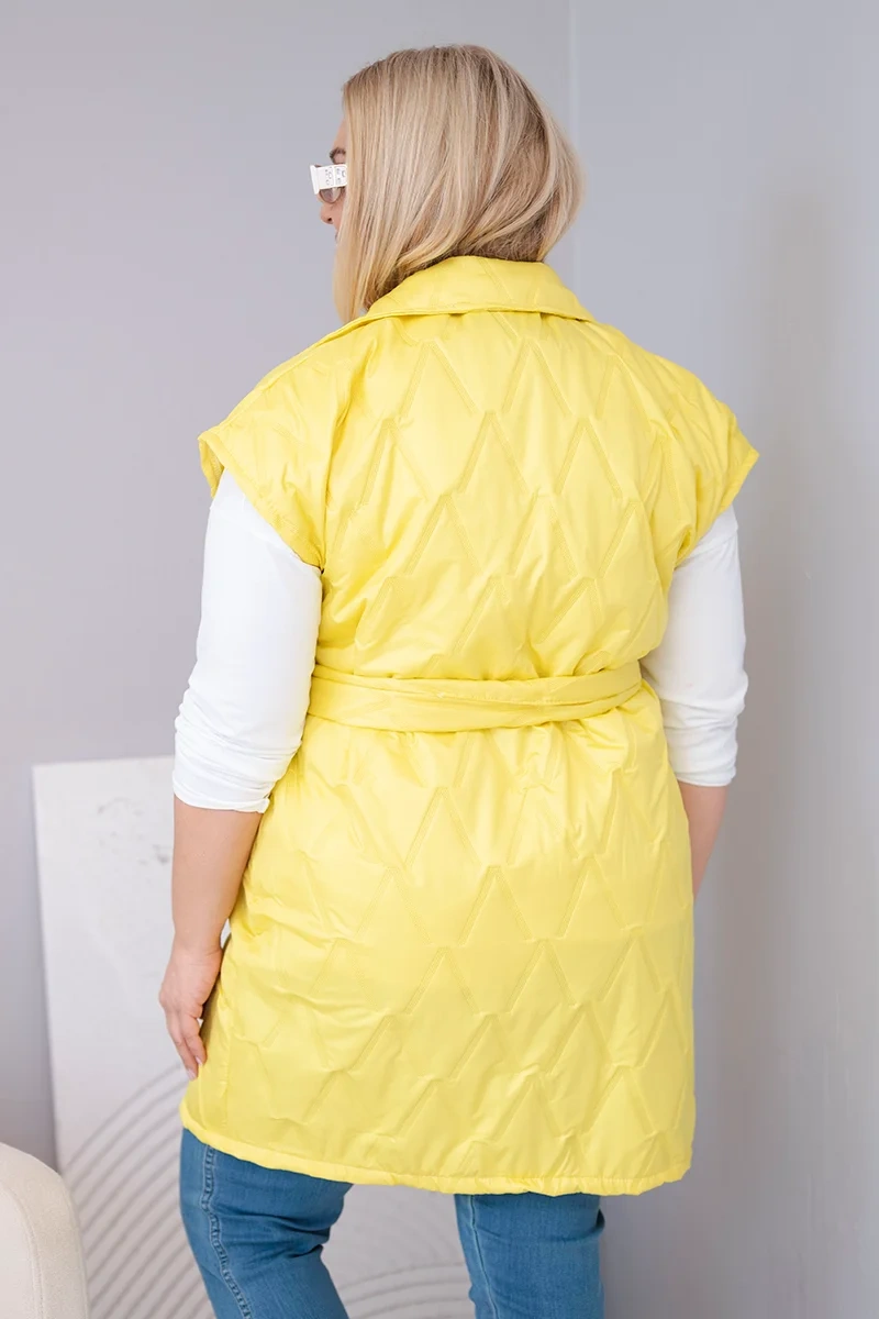 Žltá prešívaná vesta Kesi Plus Size s opaskom