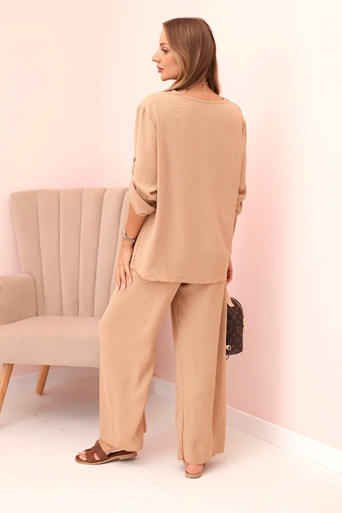 Kesi Włoski Women&#039;s set with a blouse with a necklace and wide pants camel