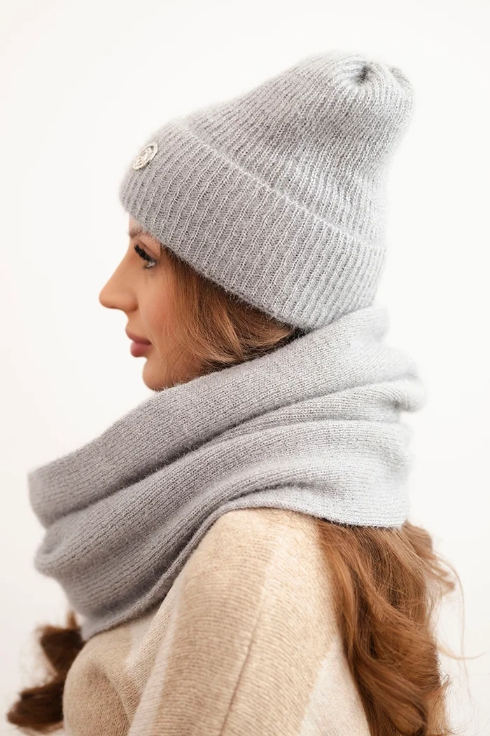 Kesi Women&#039;s set with a hat and a scarf made of soft knit gray